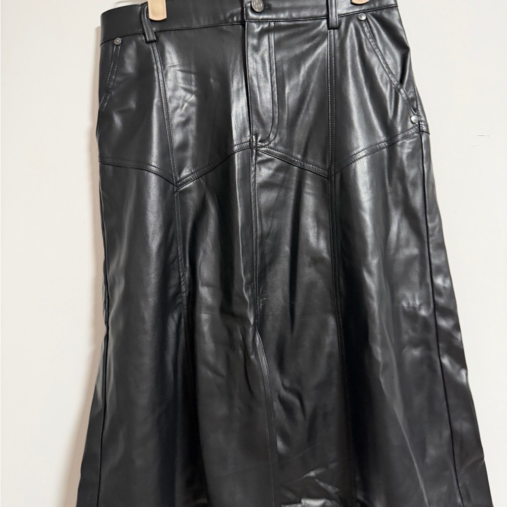 Gorgeous Sam Edelman Black A-Line Vegan Leather Skirt NWOT - Picture 2 of 16